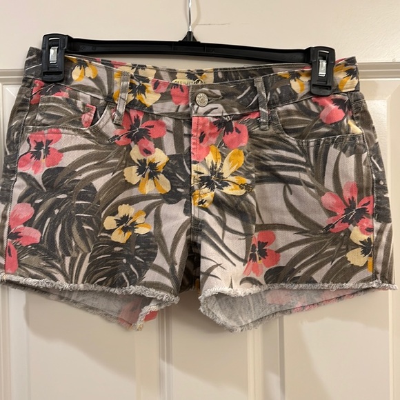 Old navy ladies shorts - Picture 1 of 7